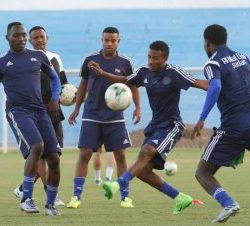 لاعبو الهلال يتعاهدوا على حسم المواجهات القادمة