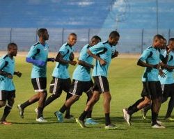 الهلال يؤدي مرانا ساخنا إستعدادا للمريخ .. وتنافس شرس بين اللاعبين .. وغياب واتارا