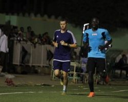 الجهاز الفني للهلال يطمئن على الجاهزية بمران خفيف .. والبلدوزر والعاجي خارج القائمة