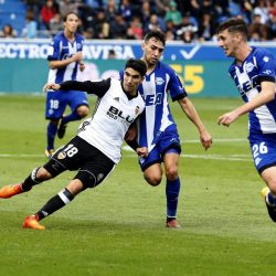 مهاجم برشلونة السابق يطلب تمثيل المنتخب المغربي