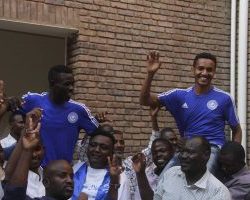 دراج يؤكد سعادته بإرتداء شعار الهلال .. والمعتصم: التوقيع للأزرق أجمل أيام حياتي