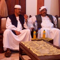 طارق المعتصم يزور مريخ الثغر ويعلن دعمه مشوار الفريق في التأهيلي
