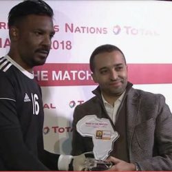 أكرم يقود كوبر للفوز على الأسود ويخرج مطروداً