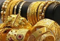 زوج يطالب طليقته بإرجاع ذهب بملايين الجنيهات