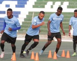 الجهاز الفني الأزرق يدفع بالعاجي أوتارا في الوسط