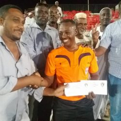 تكريم حكم رفض تنفيذ اضراب بورتسودان