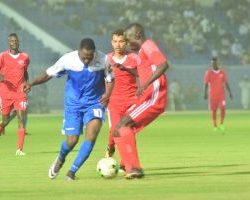 جماهير الهلال تشيد بمهاجم الفريق محمد موسي الضي ونزار يتابع مباراة الخرطوم من المدرجات
