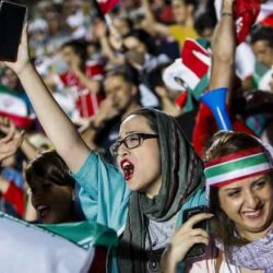 إيرانيات يشجعن بملاعب طهران لأول مرة منذ 1979