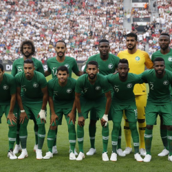 الجماهير العربية تترقب المواجهة المثيرة التي تجمع السعودية ومصر في كأس العالم
