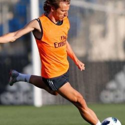 مودريتش يحسم مصيره