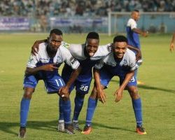 تسليم لاعبي الهلال الحوافز والمرتبات