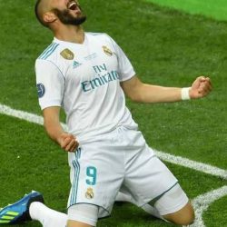 بنزيمة يسجل ثنائية وريال مدريد يواصل انطلاقته المثالية