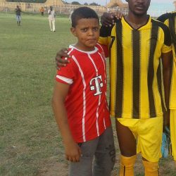 لاعب دبروسة حلفا يعتذر لحصوله بطاقة حمراء