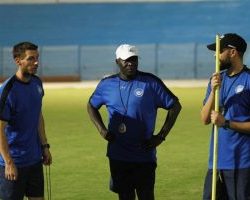 ندياي يطالب لاعبي الازرق بتخطي الآرسنال بملعبه