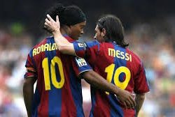 أسطورة البرازيل يطالب بحجب رقم ميسي