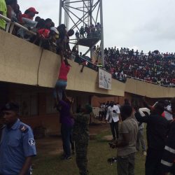 سقوط مصابين في لقاء الجزائر وجامبيا