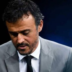 مدرب برشلونة السابق ينعي طفلته بتغريدة مؤثرة