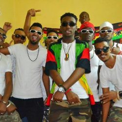 أسطورة (الزنق) بالسودان “نيجيري”: لن أعود لدراسة الطب ودخلي الأسبوعي يعادل مرتب موظف كبير في شهر