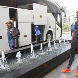 بعثة الهلال تصل عجمان وتحل بفندق راديسون بلو
