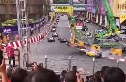 حادث مروع في سباقات فورمولا 3.. سيارة تطير في الهواء