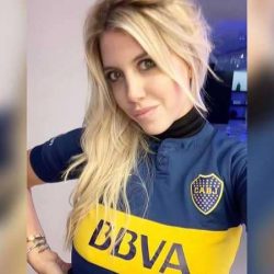 قميص حسناء الأرجنتين يفجّر الجدل قبل “معركة ليبرتادوريس”