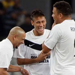 روبيرتو كارلوس يحرّض نيمار على “ضربة أخرى” لبرشلونة