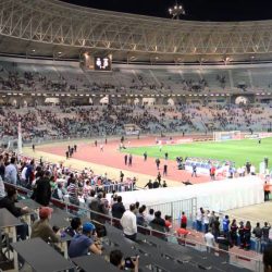 جماهير الافريقي تعتدي علي بعثة الهلال بالقوارير وحجز اللاعبين بالملعب لاكثر من ساعتين