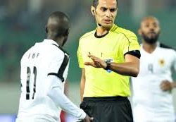 طاقم تحكيم مباراة الهلال وناكانا يصل اليوم