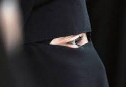 “منقبة” جامعية تجلس بدلاً عن شقيقتها لامتحان الشهادة