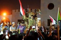 فنانة شهيرة تتعرض لـ(الطرد) من القيادة العامة