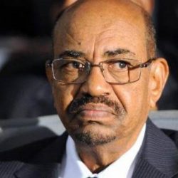 من داخل كوبر..البشير بكي بحرقة عندما ما سمع من يناديه بـهذا الاسم