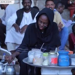 تحت لهيب الشمس باعة متجولون في اعتصام القيادة الخرطوم .. لقمة العيش تهتف مع الثوار