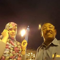 ضجة كبرى بسبب فيديوهات وصور خاصة مُسرَّبة لـ”مدير مكتب البشير” مع وزيرة موريتانية