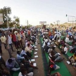 دعوة في الإفطار لشهداء الثورة تلهب ساحة الاعتصام