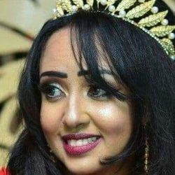 الشاعرة آمنة نوري تدعم الثورة من لندن بقصيدة (سودان جديد)