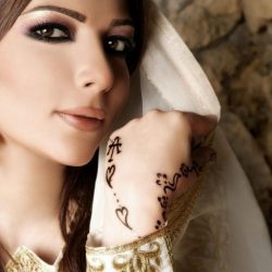 أصالة نصري تهاجم أنغام بشراسة : غدارة وخرابة بيوت