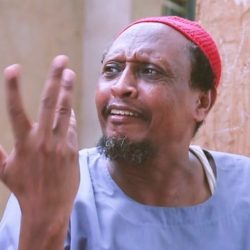 الكوميدي فضيل ينفى انتمائه ل(الكيزان) ويعدد علاماتهم