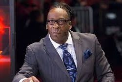 بوكرتي: الحرب ستنطلق بين WWE و AEW