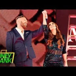 ماريا كانيليس تلوّح باحتمال مغادرتها من WWE