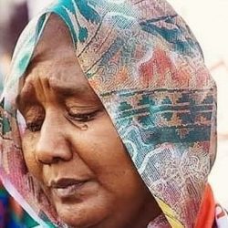 الثوار يرسمون الابتسامة على شفاه أمهات الشهداء