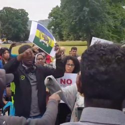 سودانيون يتظاهرون أمام الجنائية الدولية بلاهاي