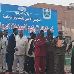 في كرنفال توزيع المعدات الرياضية..الفريق صلاح يؤكد اهتمامهم بالرياضة ويقول : اذا حاول شخص ان يشيد مبني في ملعب رياضي (صبوها) ونحن معاكم