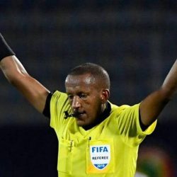 “فار العار”.. ماذا جرى لتقنية الفيديو بملاعب كرة القدم