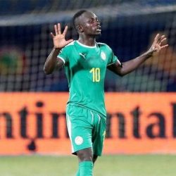 ماني يهدد فرص ميسي وفان دايك للفوز بالكرة الذهبية