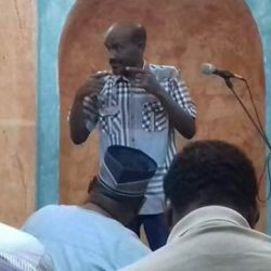 الفنان عصام محمد نور يخطب فى المصلين بالمسجد