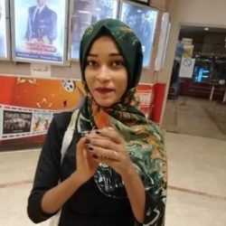 شاب يطلب يد فتاة ظهرت في فيديو متداول أثناء فض الإعتصام والهدايا تنهال عليه