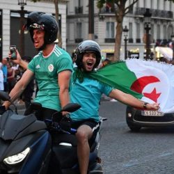 بالخطأ.. مشجع جزائري يدهس عائلة فرنسية ويوقع ضحايا