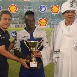 اطهر الطاهر يفوز بجائزة نجومية المباراة