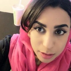 فنان الثورة أحمد أمين يصف مذيعة سودانية 24 أروى خوجلي بالمخستكة