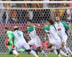 الفيفا يشيد بمبادرة جماهير الرجاء المغربى تجاه المشجع المريض